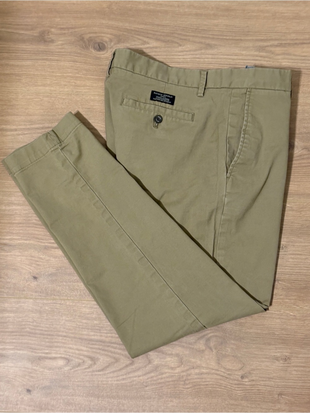 Banana Republic Men's Chino Pants in Olive Green